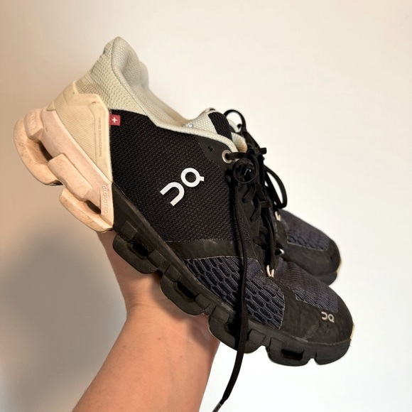 On Running Shoes - On Cloud Women’s Cloudflyer Black White Mint Running Shoes Size W7